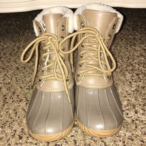 Duck boots